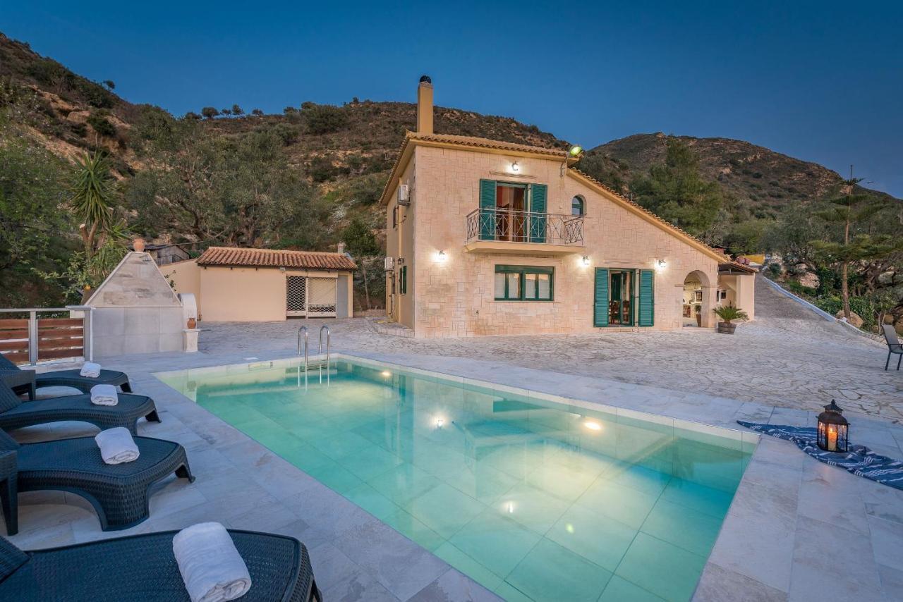 Kanalos - Private Pool & Stunning Views, By Zantewize Kalamákion